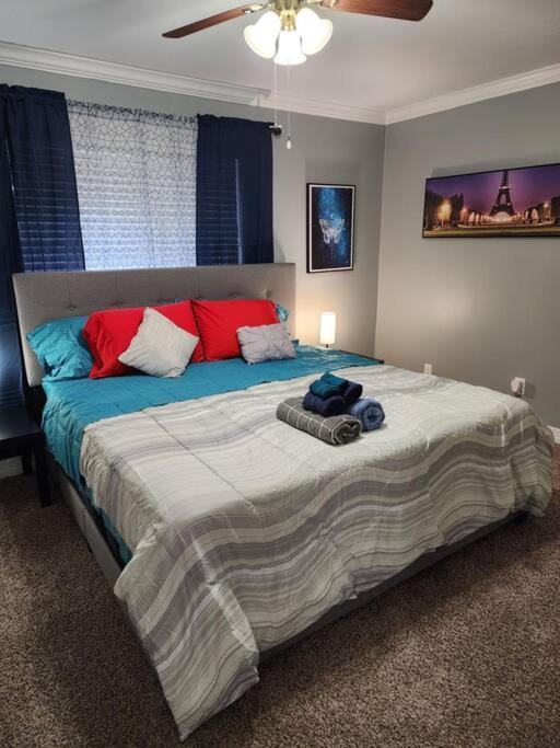 Blue Shark *E4* @ Midtown Comfortable 1Br King Apartment Хюстън Екстериор снимка