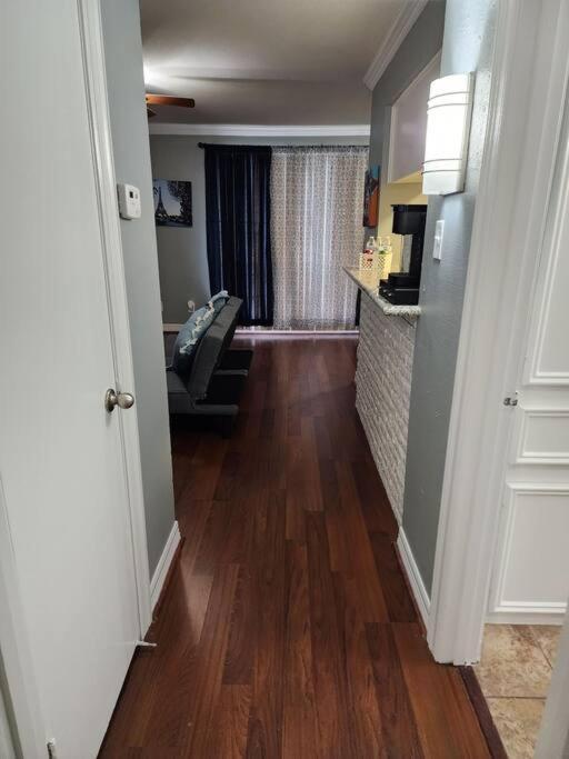 Blue Shark *E4* @ Midtown Comfortable 1Br King Apartment Хюстън Екстериор снимка
