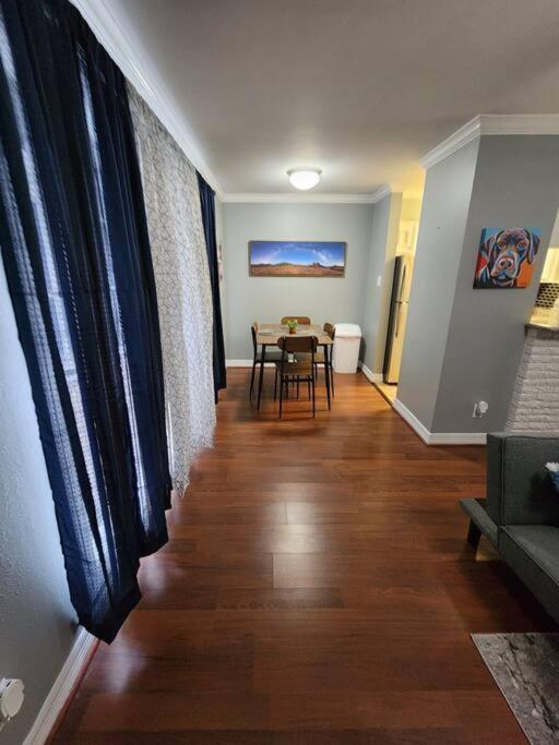 Blue Shark *E4* @ Midtown Comfortable 1Br King Apartment Хюстън Екстериор снимка